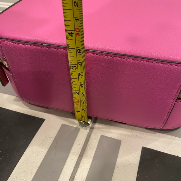 KATE SPADE ♠️ "maddy top handle camera bag" in bright peony! Adjustable strap - Picture 3 of 15
